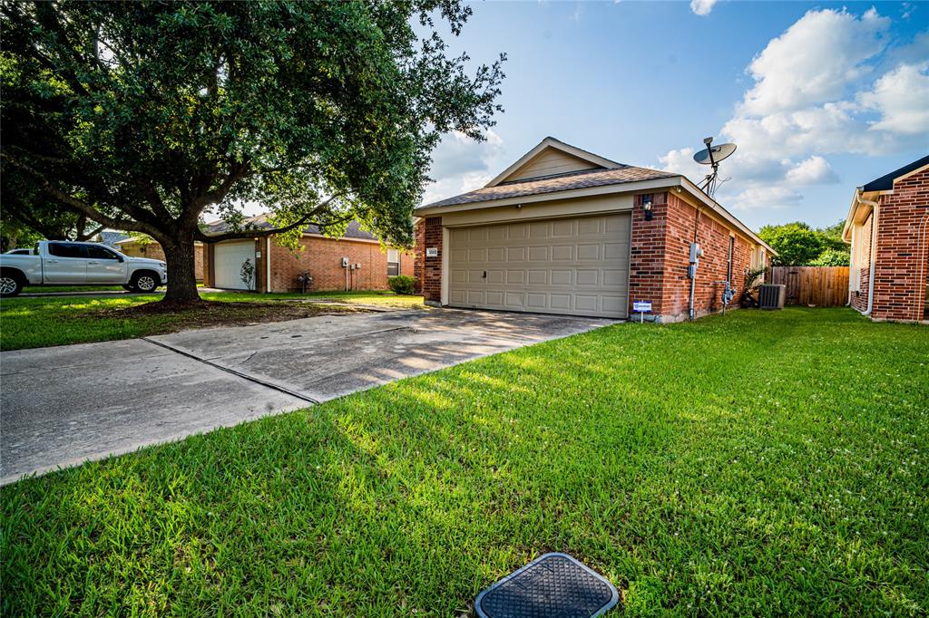 32102 Annice Lane, Pinehurst, Texas image 1