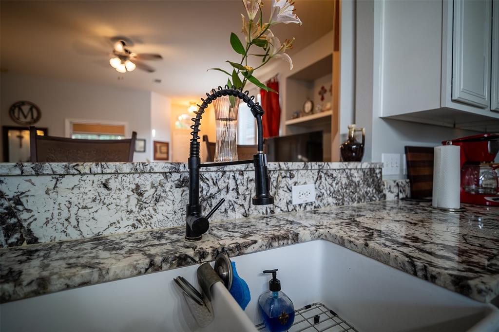 32102 Annice Lane, Pinehurst, Texas image 6