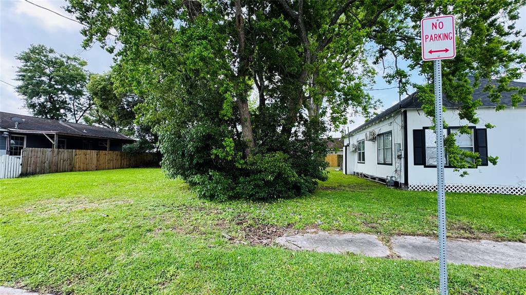 305 E Defee Avenue, Baytown, Texas image 3