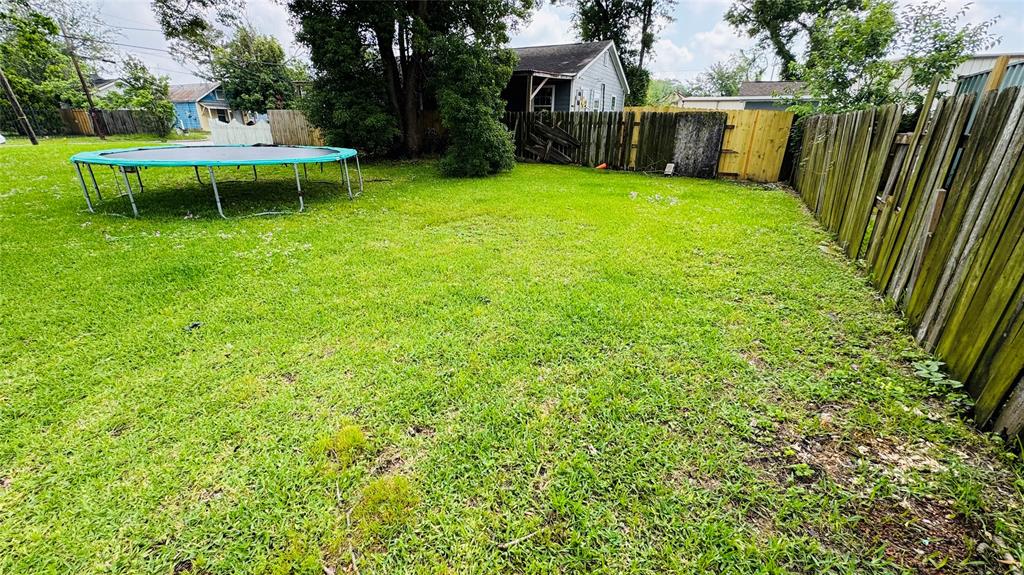 305 E Defee Avenue, Baytown, Texas image 11