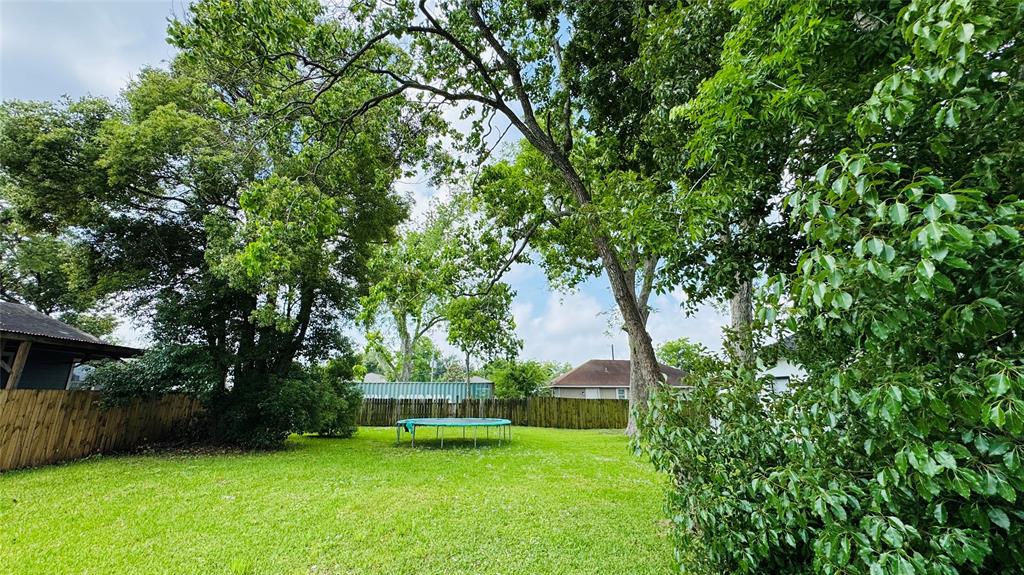 305 E Defee Avenue, Baytown, Texas image 4