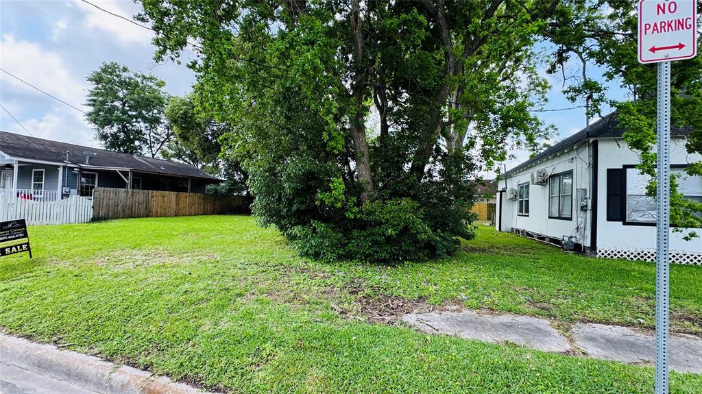 305 E Defee Avenue, Baytown, Texas image 8