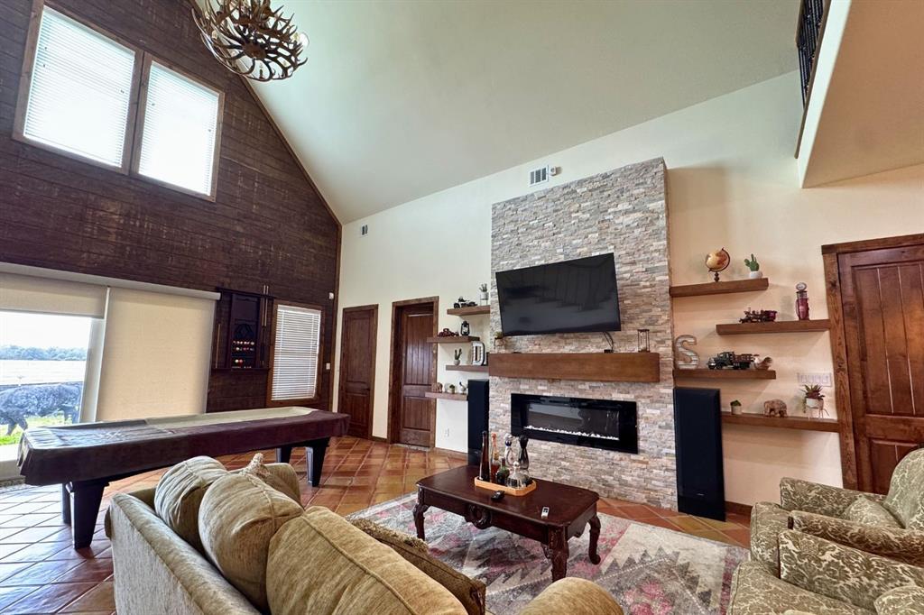 1048 11th Street, Rock Island, Texas image 5