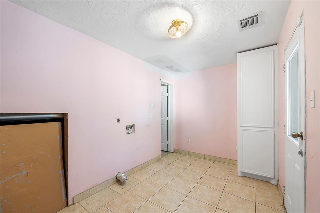 1181 Hickman Creek Drive, Cleveland, Texas image 10