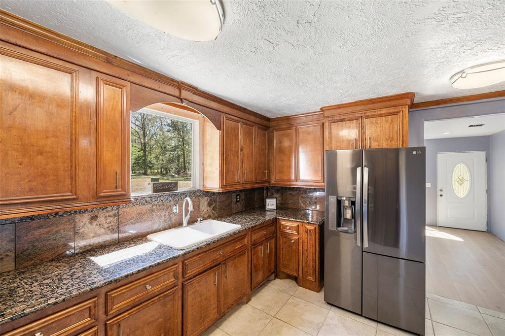 1181 Hickman Creek Drive, Cleveland, Texas image 6