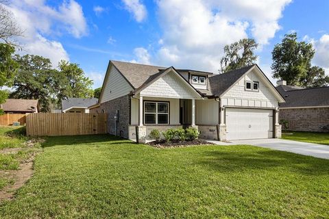 Single Family Residence in West Columbia TX 331 Wood Haven Drive.jpg