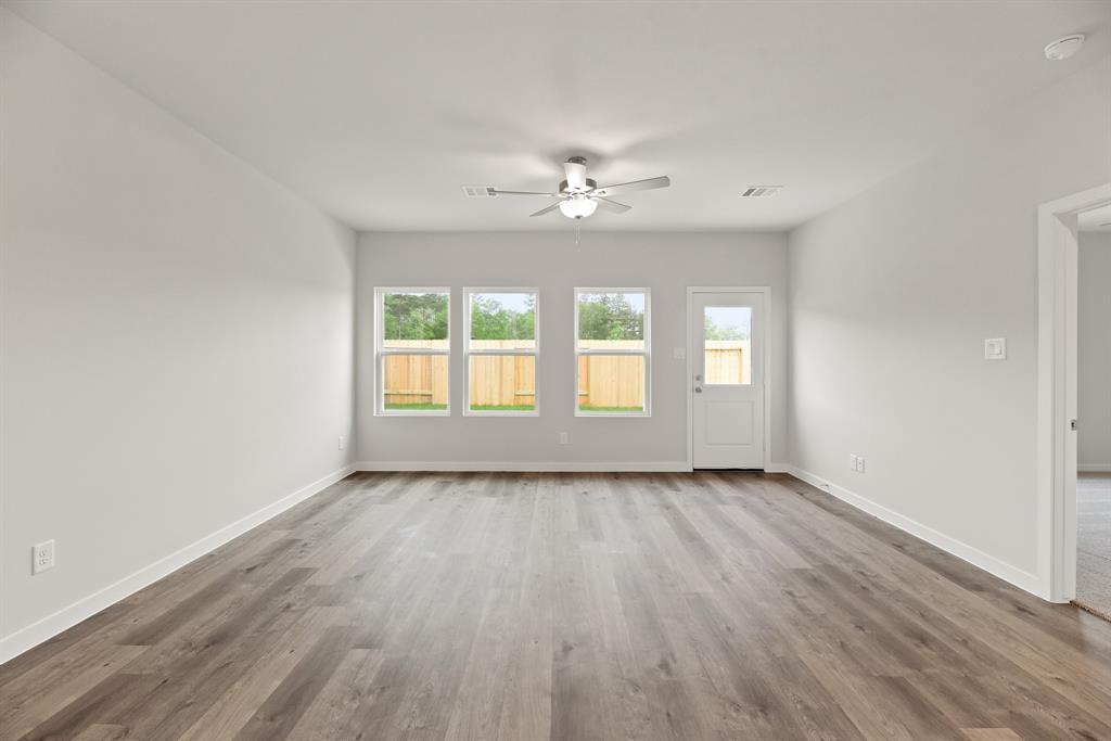 10750 Red Flagstone Drive, Conroe, Texas image 10