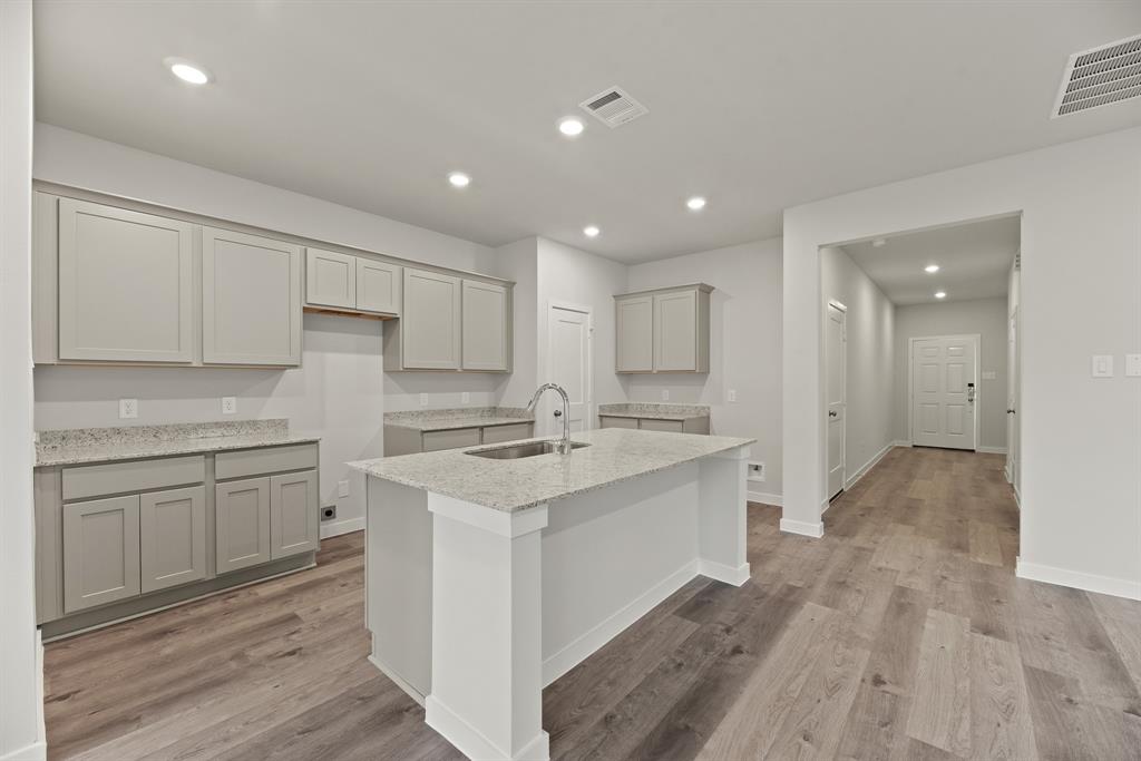 10750 Red Flagstone Drive, Conroe, Texas image 8