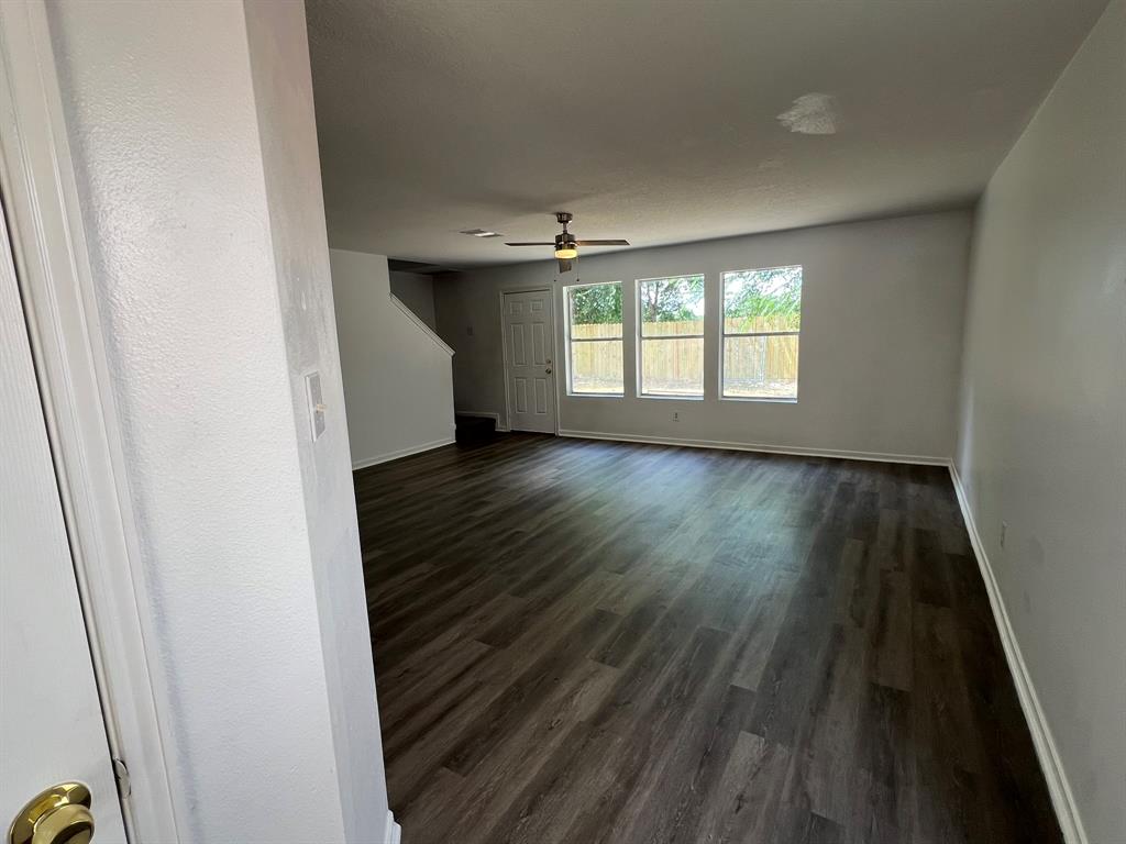 1934 Tomlinson Trail Drive, Houston, Texas image 3