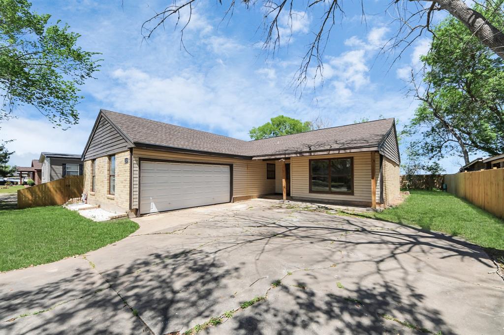 1133 Kingston Drive, Wharton, Texas image 2