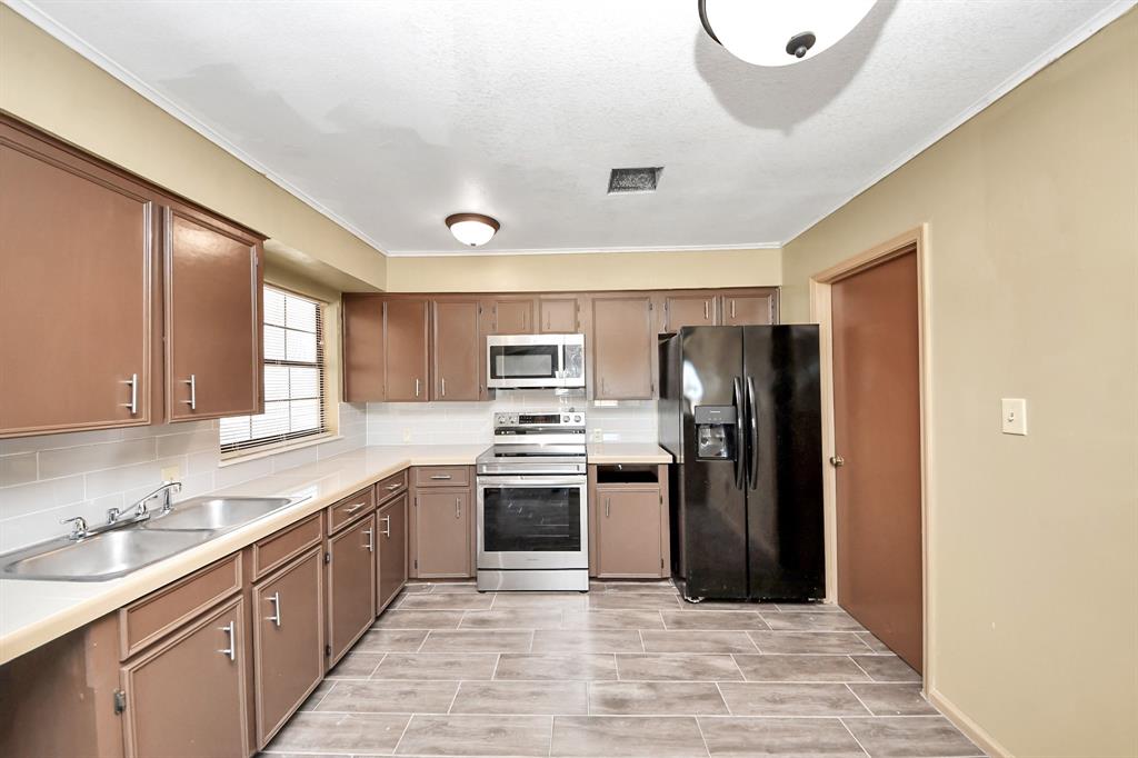 1133 Kingston Drive, Wharton, Texas image 22
