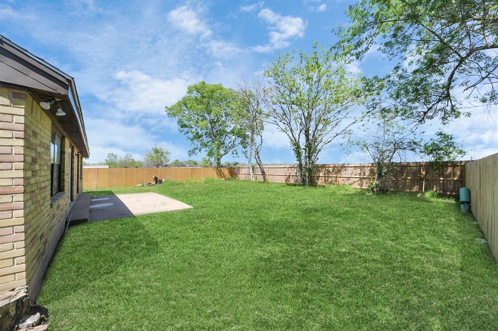 1133 Kingston Drive, Wharton, Texas image 6