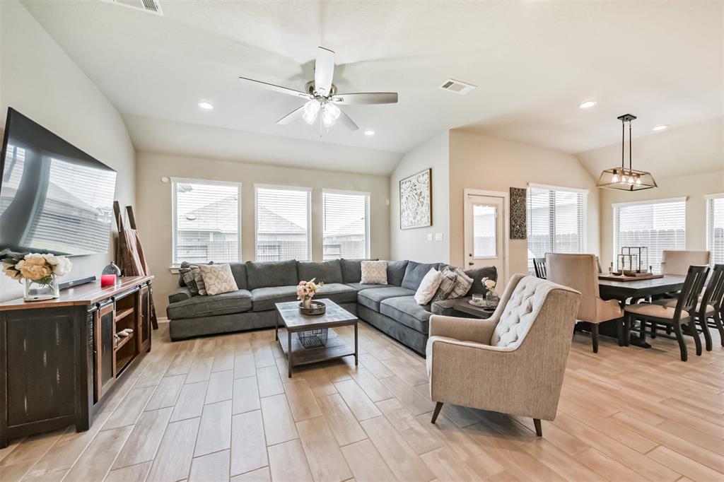 4711 Bartagrass Drive, Rosenberg, Texas image 9