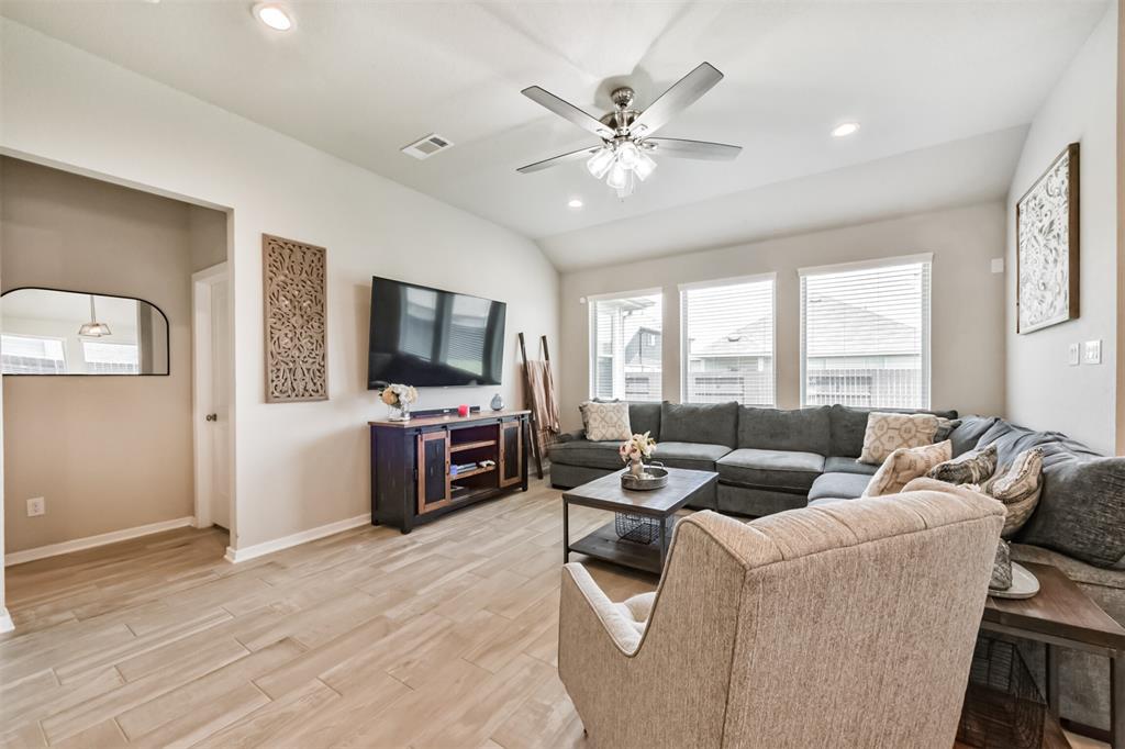 4711 Bartagrass Drive, Rosenberg, Texas image 10