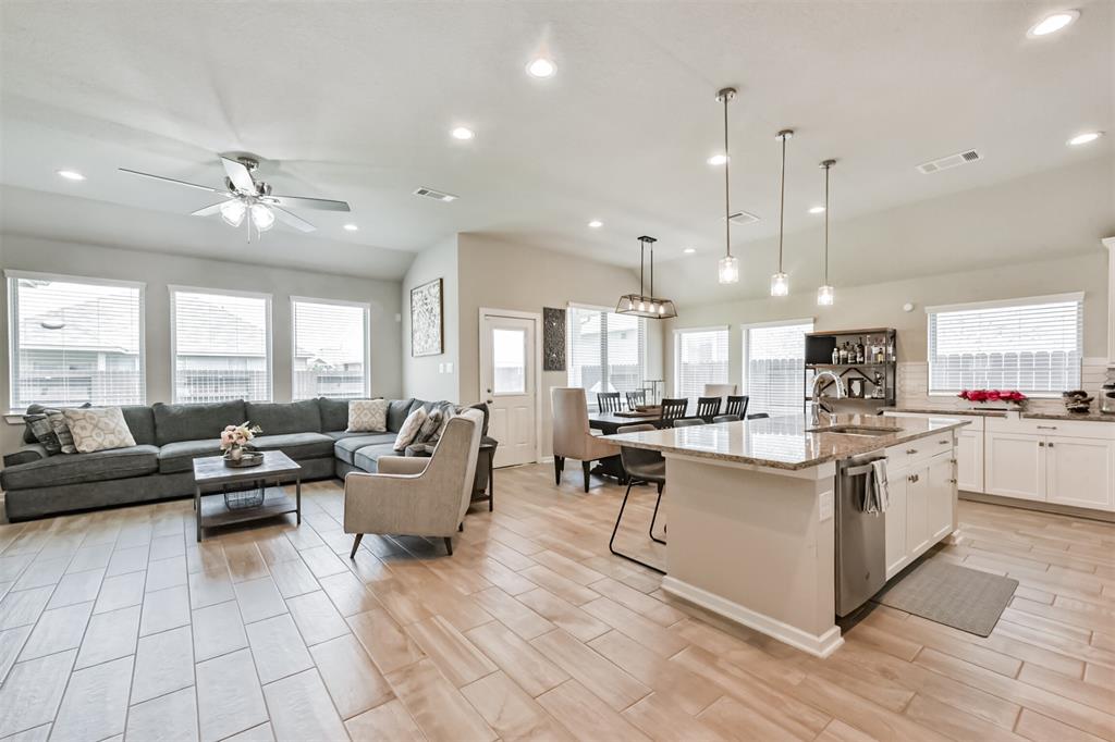 4711 Bartagrass Drive, Rosenberg, Texas image 2