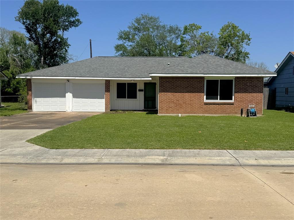 124 Bois Darc Street, Lake Jackson, Texas image 1