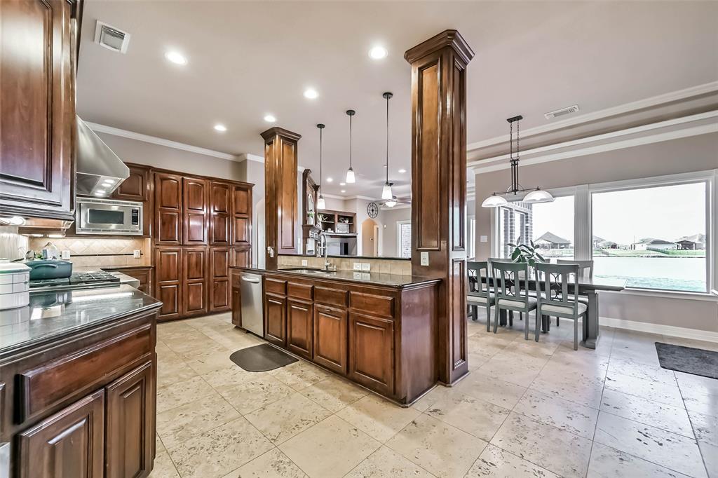 3611 S Shore Drive, Rosharon, Texas image 8