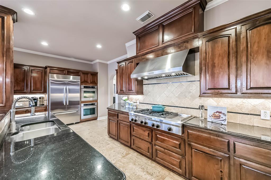 3611 S Shore Drive, Rosharon, Texas image 7