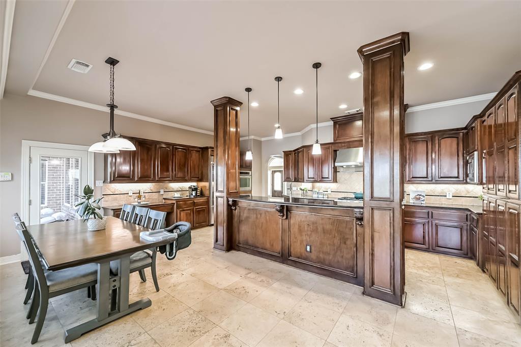 3611 S Shore Drive, Rosharon, Texas image 9