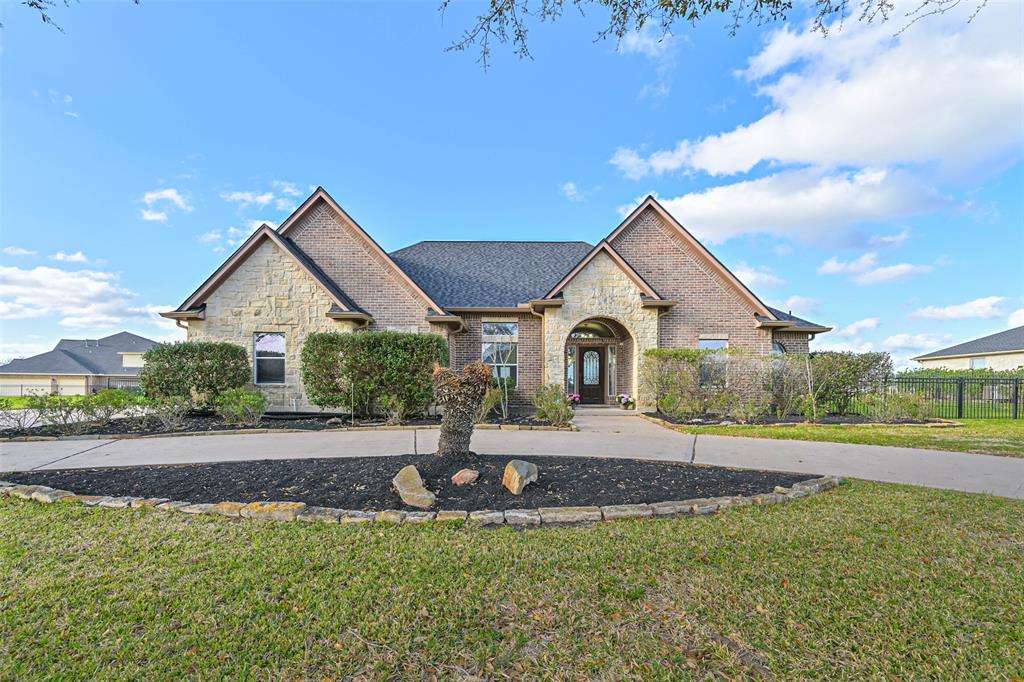 3611 S Shore Drive, Rosharon, Texas image 1