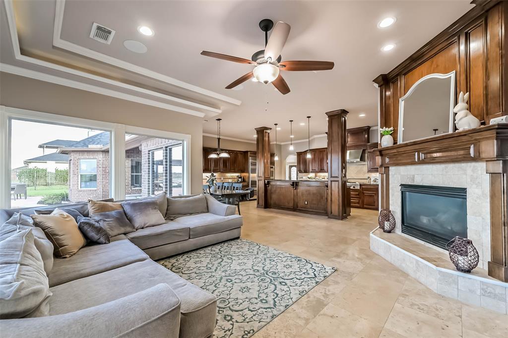 3611 S Shore Drive, Rosharon, Texas image 12