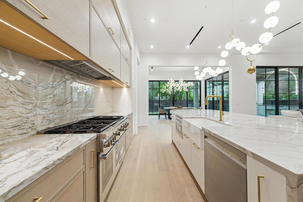 4530 Birch St, Bellaire, Texas image 26