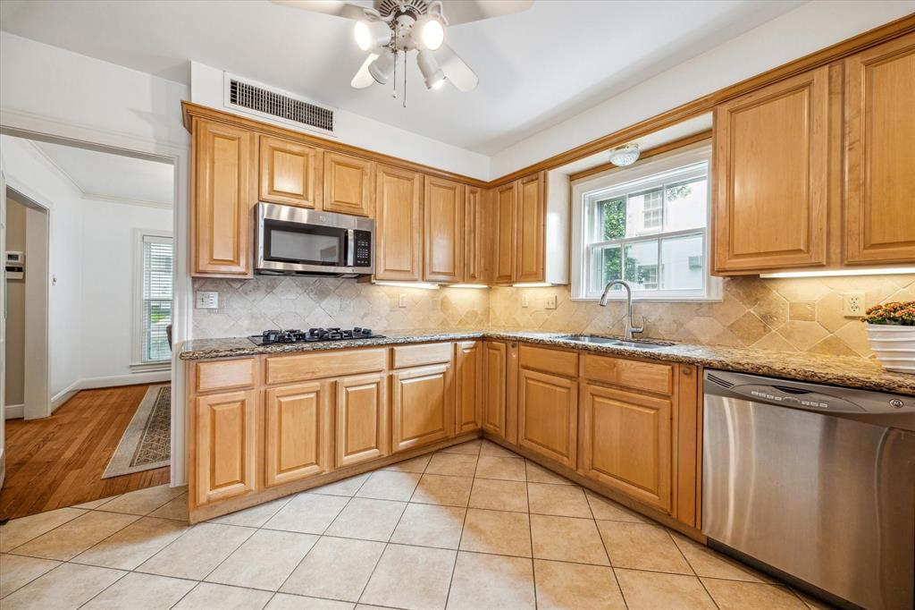 2424 Dryden Road, Houston, Texas image 10