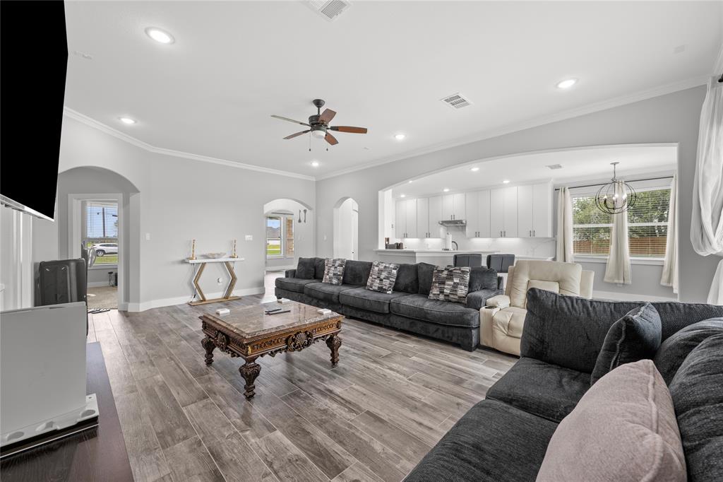 1420 Palomino Trail, Angleton, Texas image 10