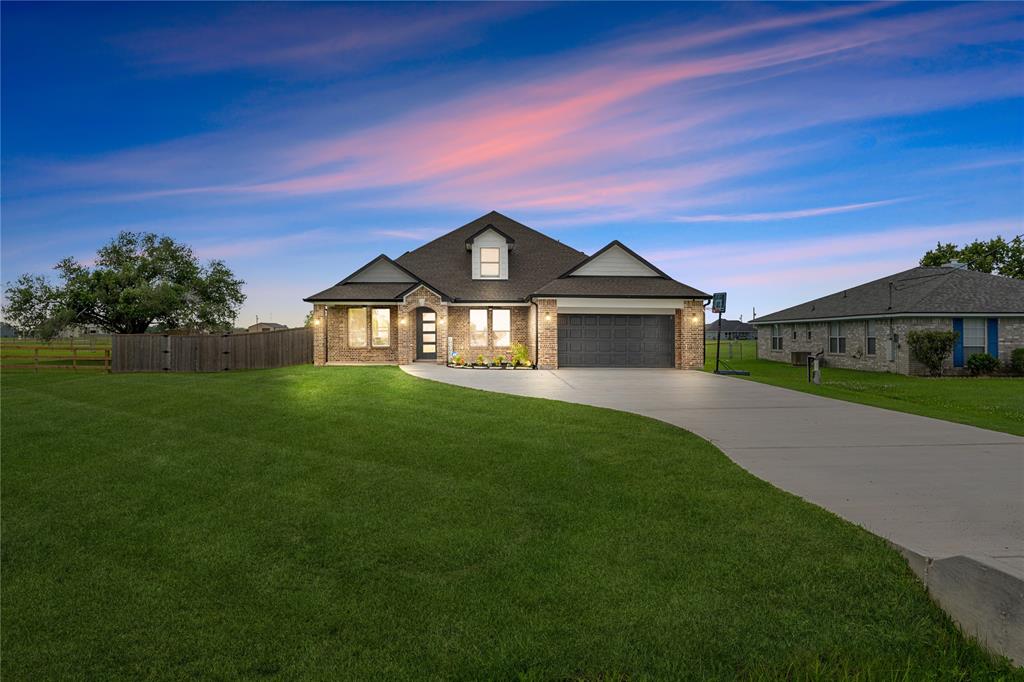 1420 Palomino Trail, Angleton, Texas image 1