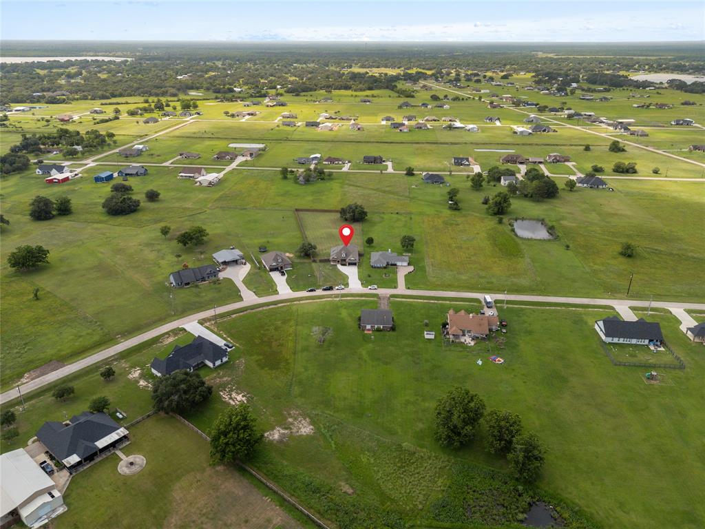 1420 Palomino Trail, Angleton, Texas image 33