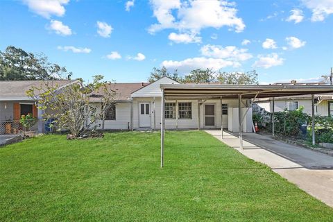 A home in South Houston