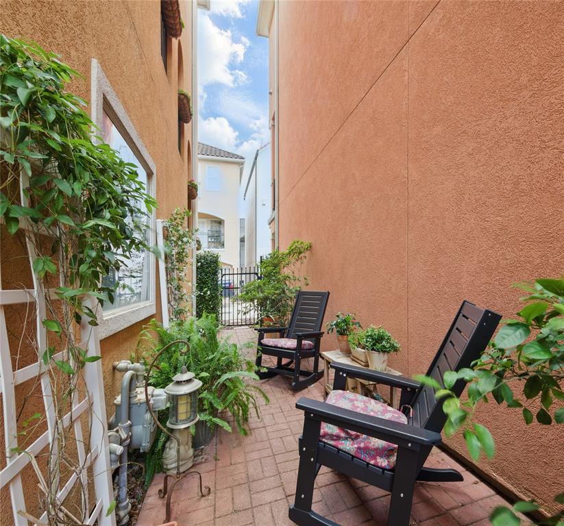 7119 Laguna Villas, Houston, Texas image 3