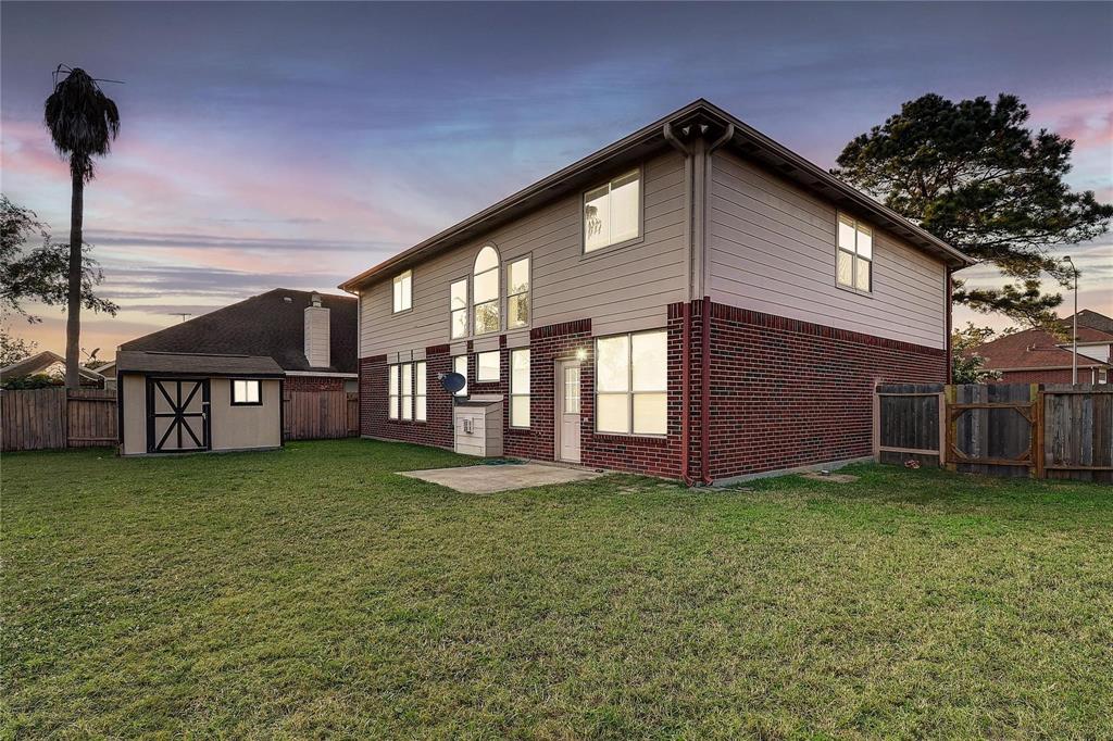 10807 Oak Bayou Lane, Houston, Texas image 38