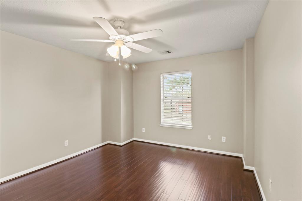 10807 Oak Bayou Lane, Houston, Texas image 35