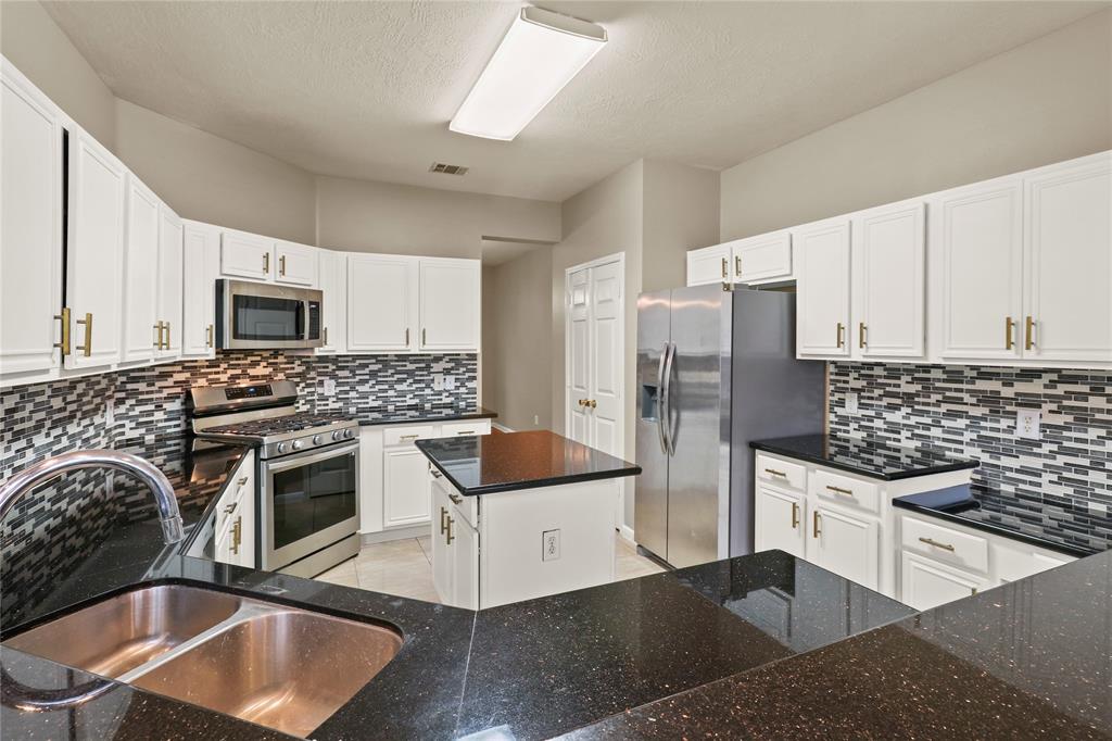 10807 Oak Bayou Lane, Houston, Texas image 18