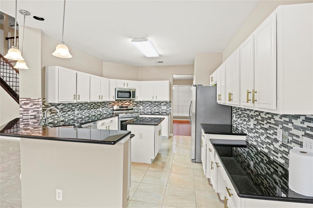 10807 Oak Bayou Lane, Houston, Texas image 16