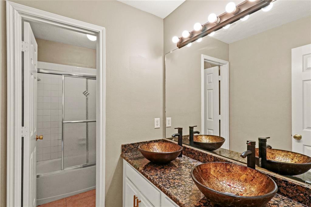 10807 Oak Bayou Lane, Houston, Texas image 31