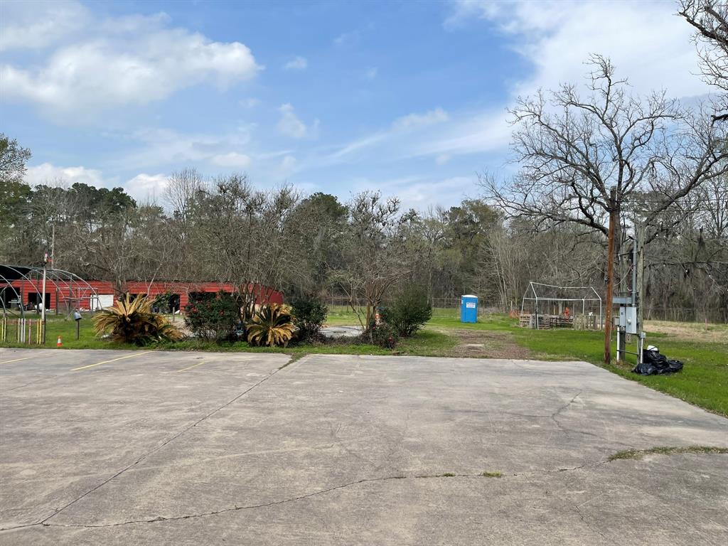 701 Hamblen Road, Kingwood, Texas image 9