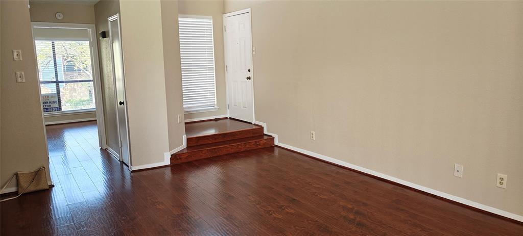 8295 Sands Point Dr Drive, Houston, Texas image 2