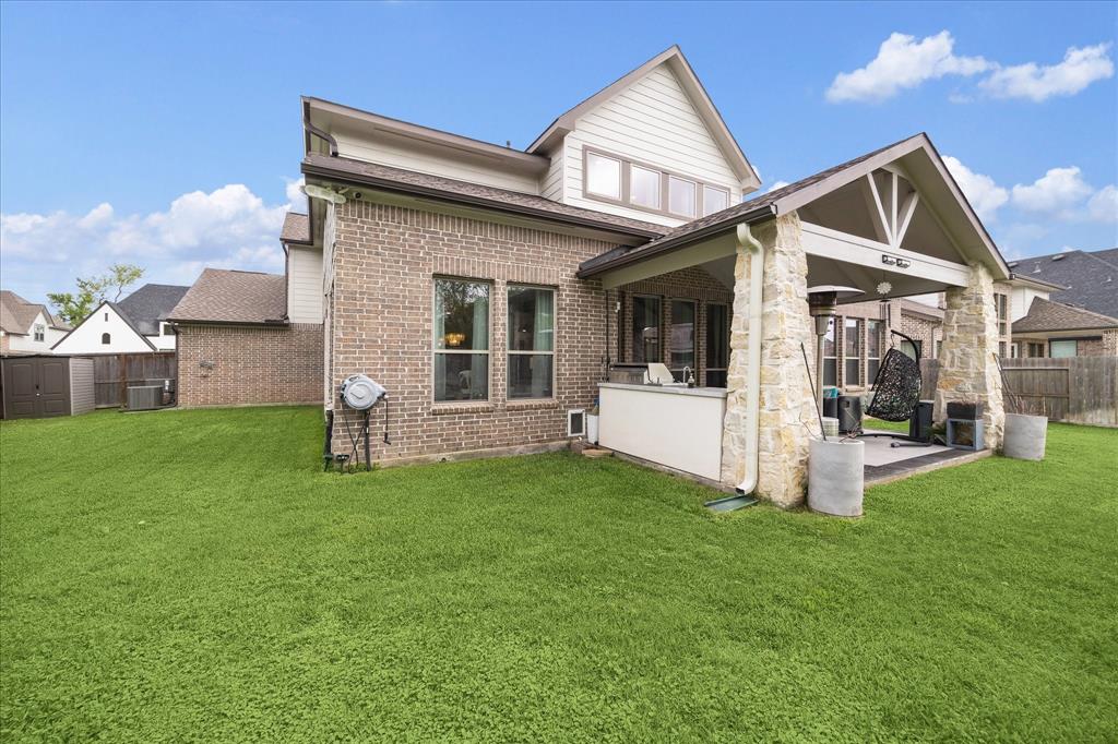8826 Forest Side Drive, Missouri City, Texas image 33