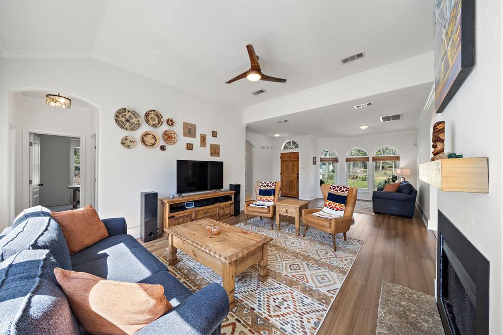 118 Camilla Cir Cir, Bellville, Texas image 3