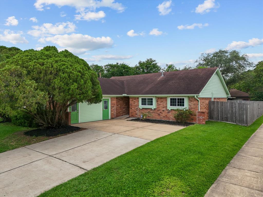 887 Silverpines Road, Houston, Texas image 1
