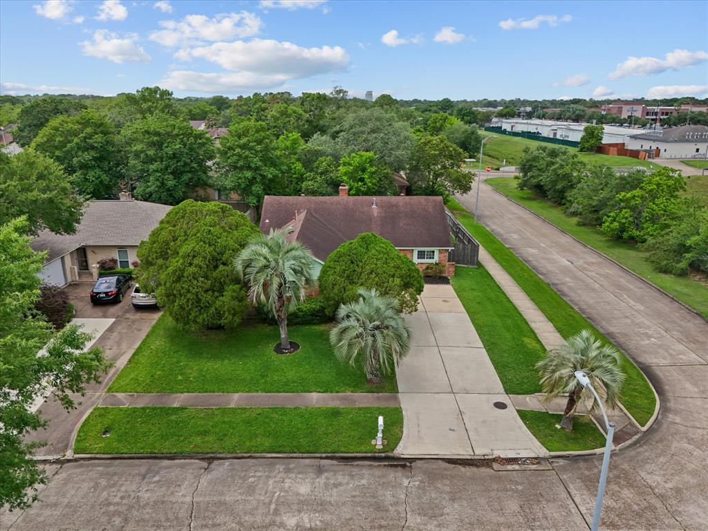 887 Silverpines Road, Houston, Texas image 4