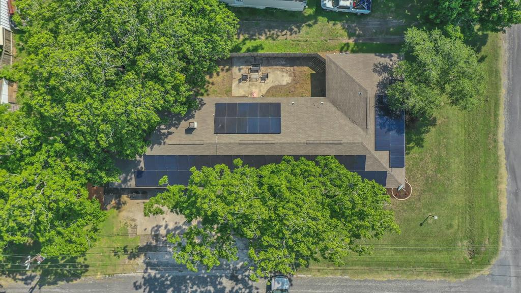 300 N Market Street, Louise, Texas image 21