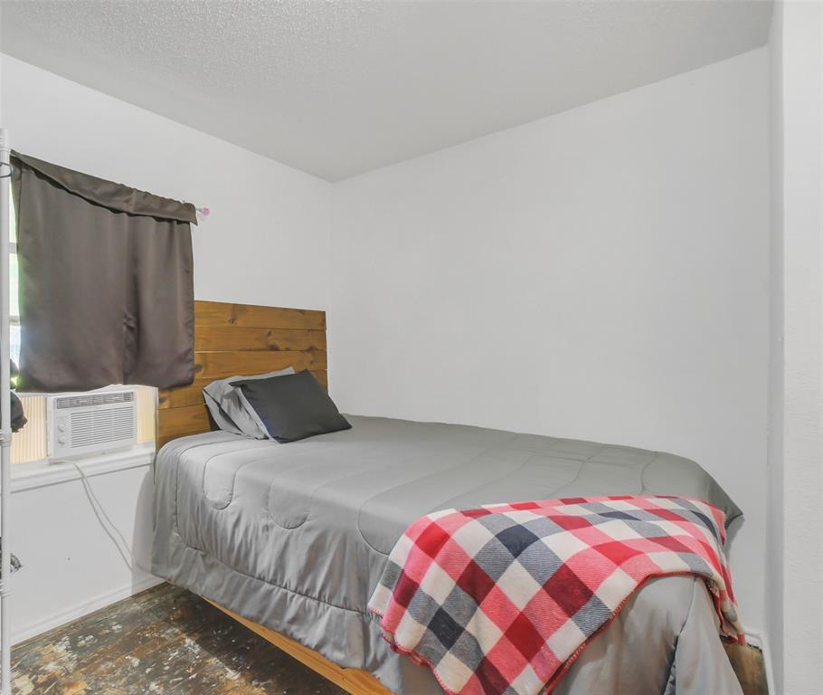 300 N Market Street, Louise, Texas image 17