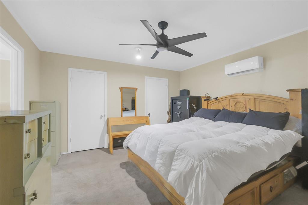 300 N Market Street, Louise, Texas image 11