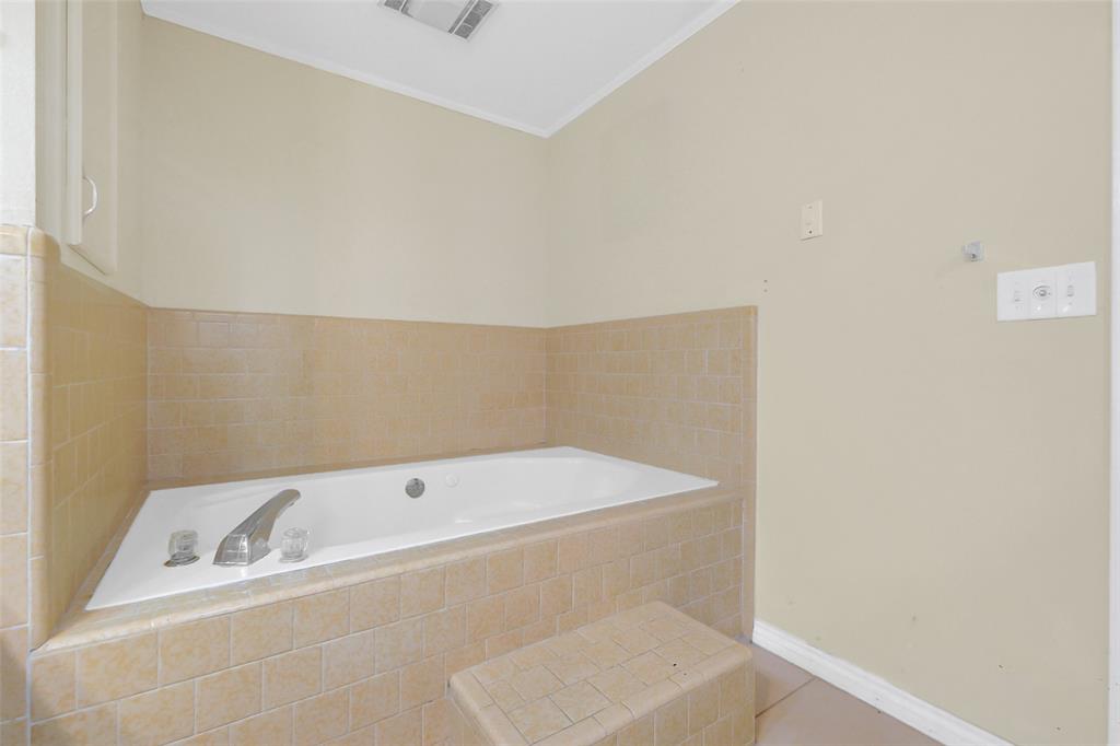 300 N Market Street, Louise, Texas image 13