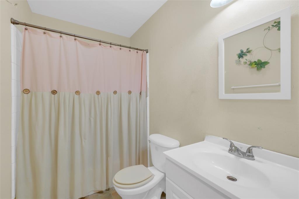 300 N Market Street, Louise, Texas image 16