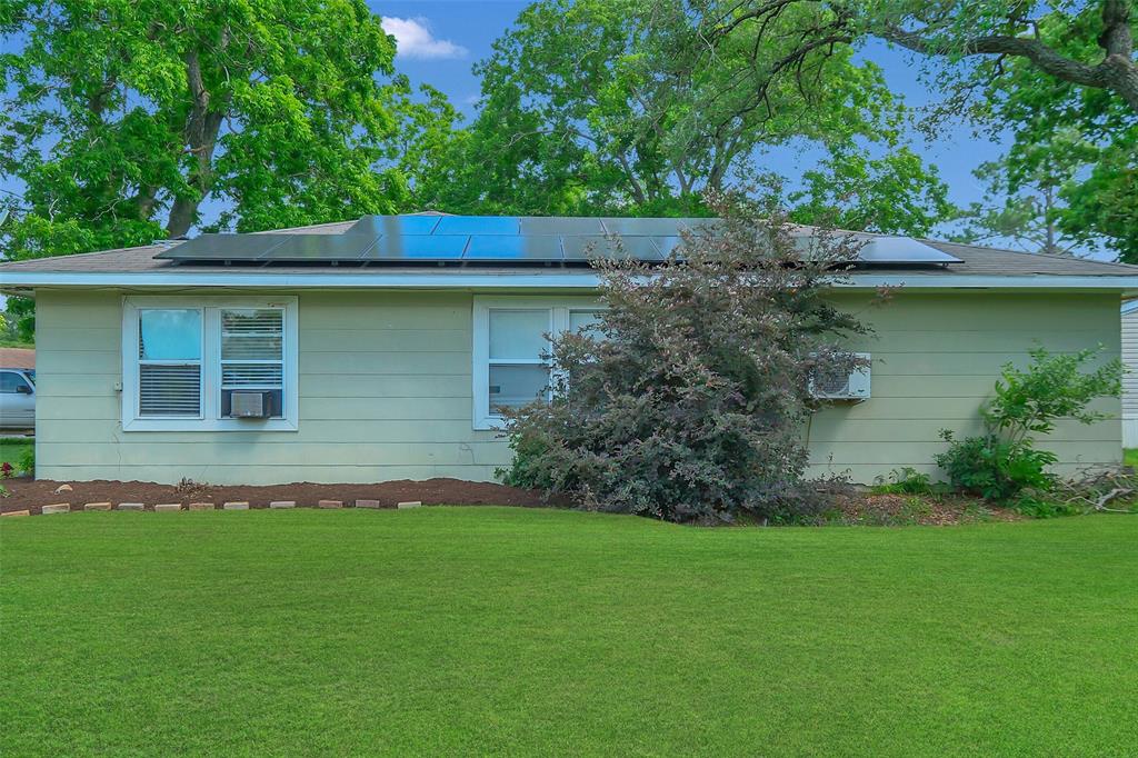 300 N Market Street, Louise, Texas image 20