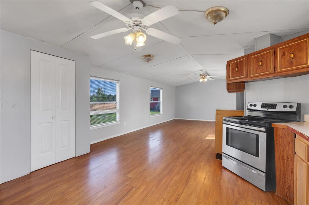 1867 County Road 3550, Cleveland, Texas image 11